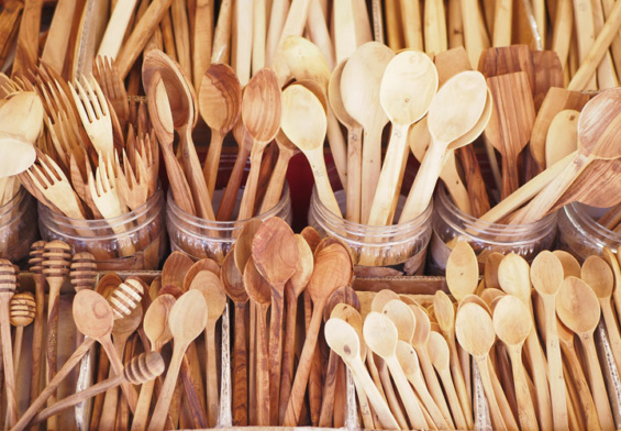 wooden-kitchen-utensils